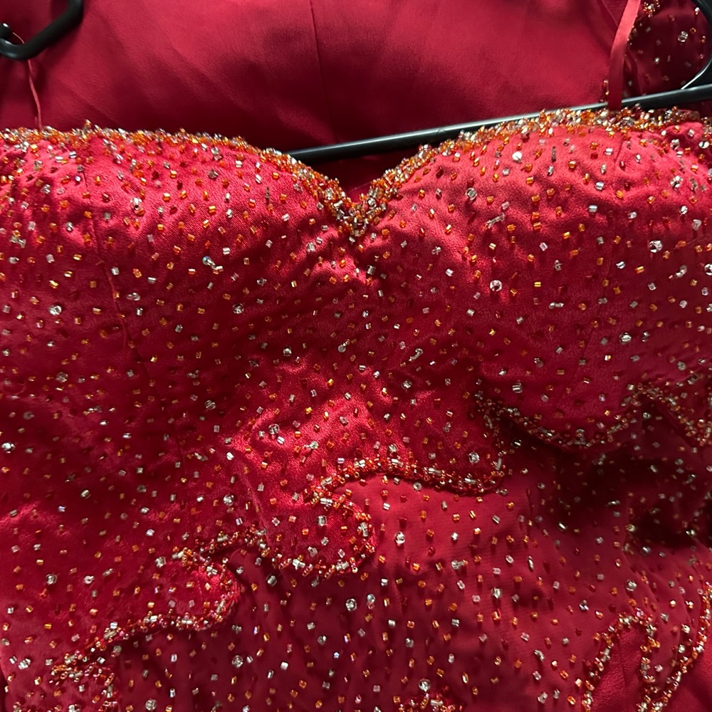 Red - Picture 3 of 4